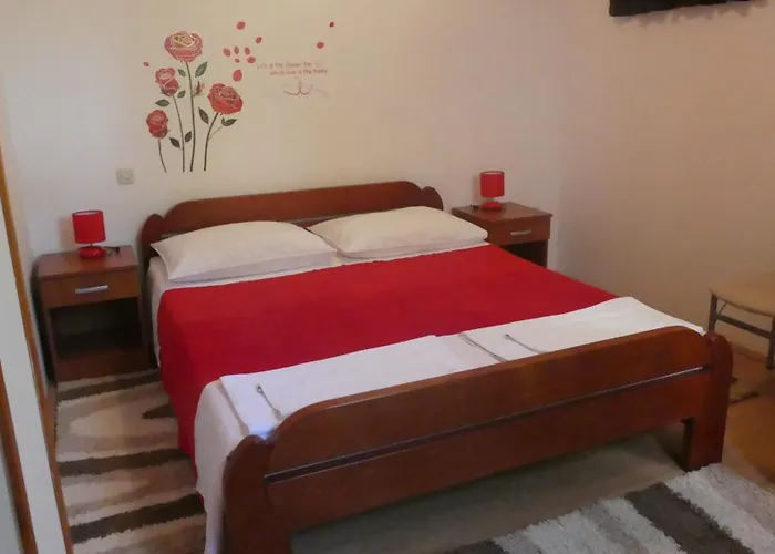 Family-friendly With Swimming Pool Jelsa, Hvar - 22432 * Jelsa (Hvar)