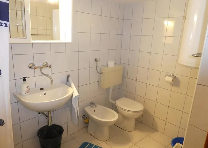 Family-friendly With Swimming Pool Jelsa, Hvar - 22432 * Jelsa (Hvar)